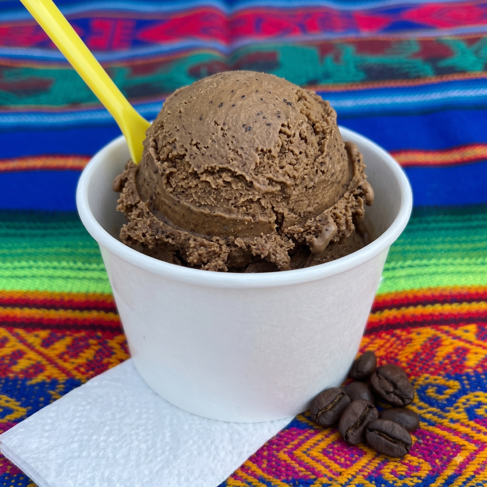 Nieve de garrafa sabor café, servida por Cecilia's Ice Cream