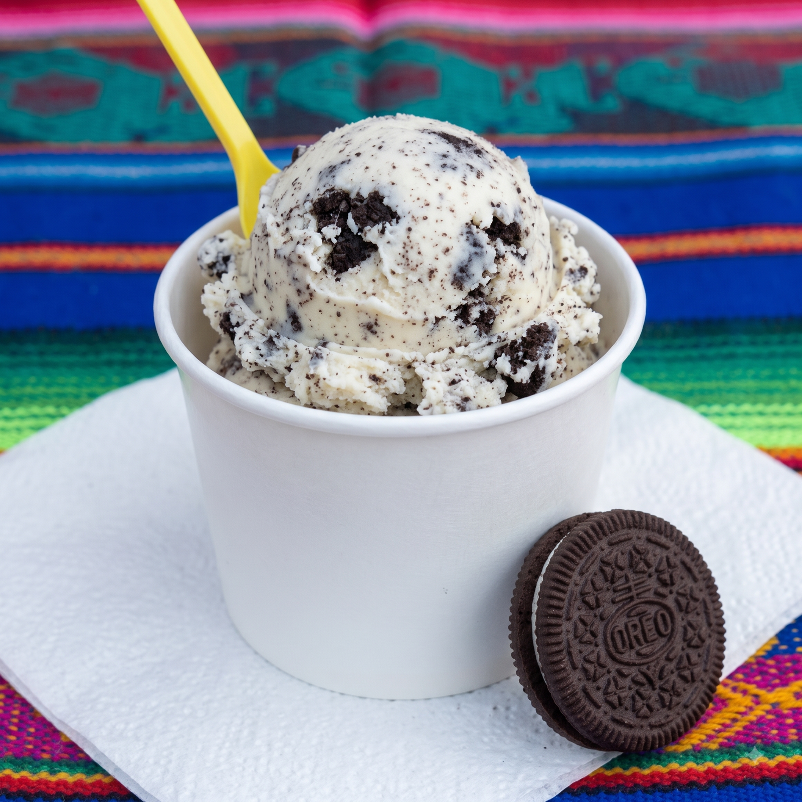 Nieve de garrafa sabor galleta Oreo, servida por Cecilia's Ice Cream