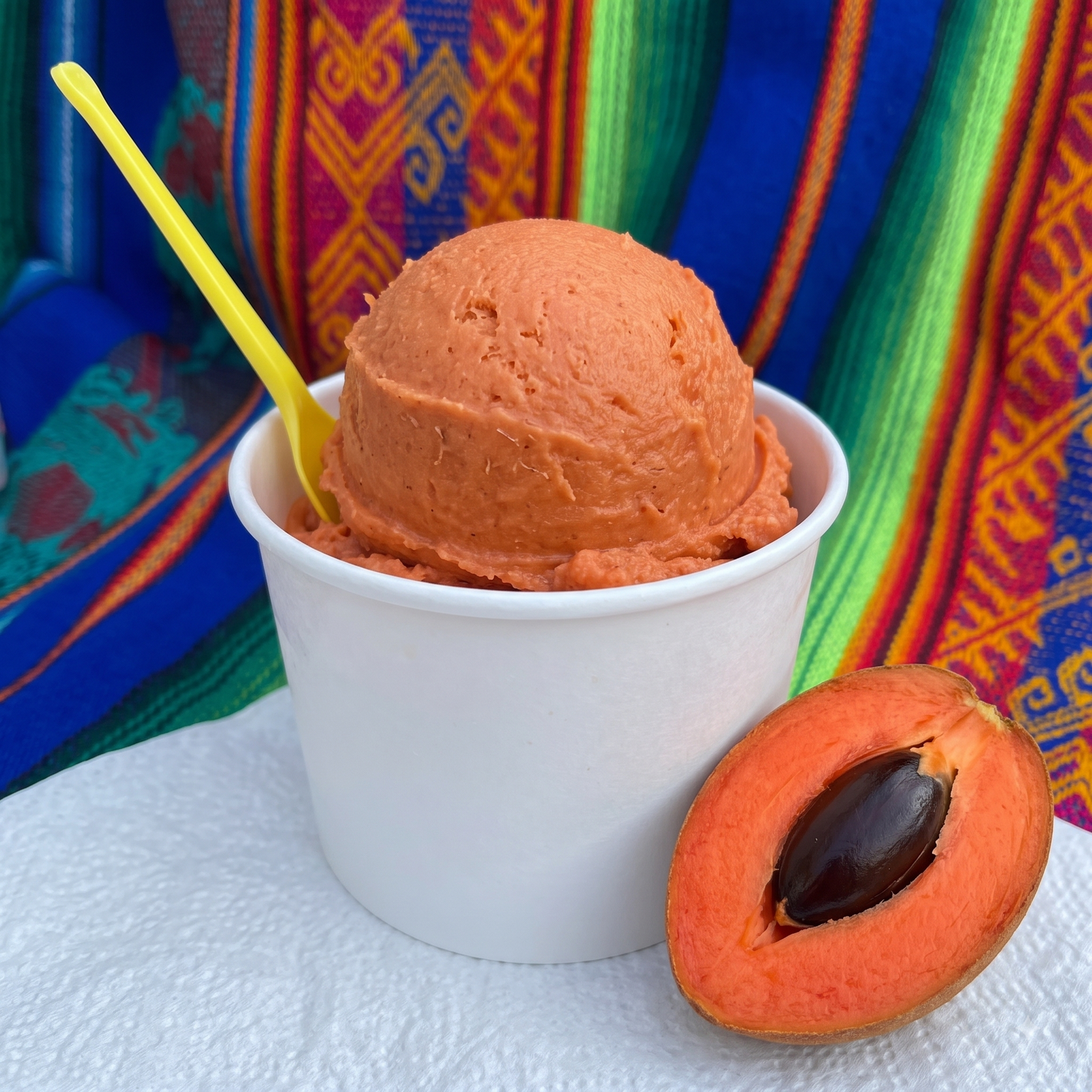 Nieve de garrafa sabor mamey, servida por Cecilia's Ice Cream