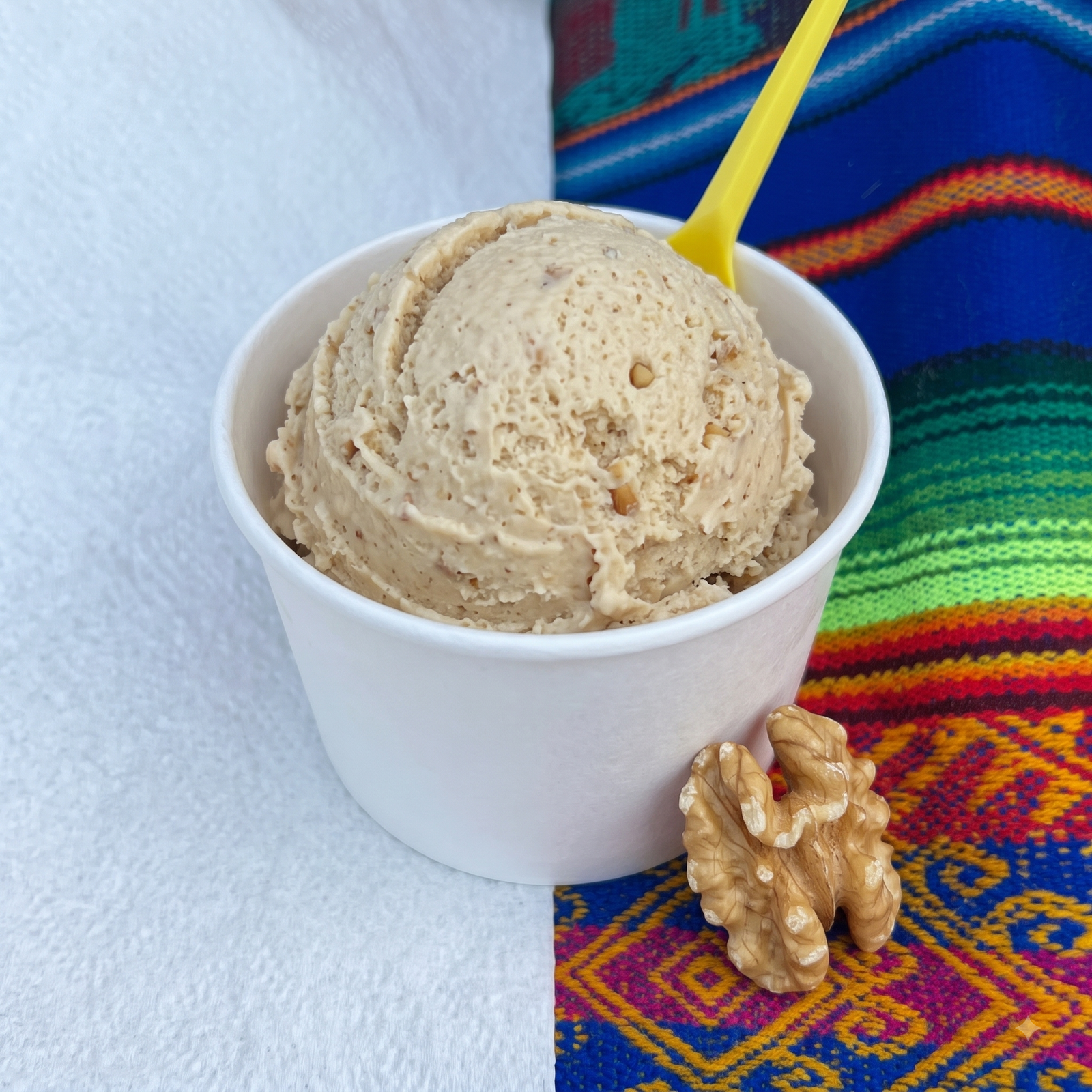 Nieve de garrafa sabor nuez, servida por Cecilia's Ice Cream